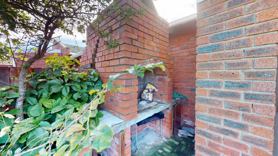 2 Bedroom Property for Sale in Sherwood Eastern Cape